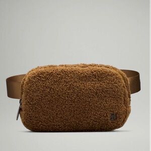 NWT Lululemon Everywhere Fleece Belt Bag
Burnt Caramel